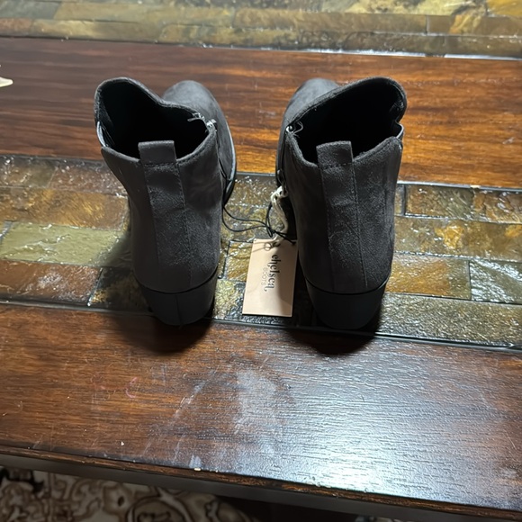 Chelsea Boots dark gray size 8. New with tags zipper size. - Picture 4 of 6